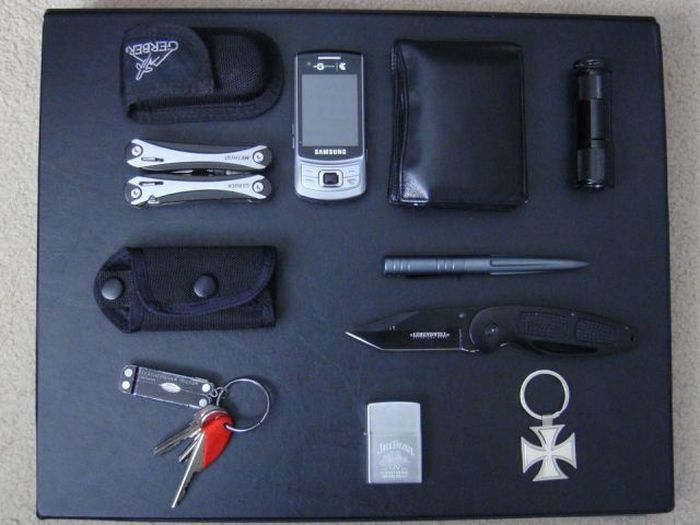 Things That People Carry. Part 3 (60 pics)