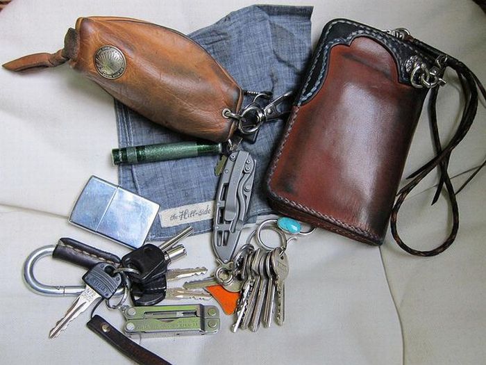 Things That People Carry. Part 3 (60 pics)