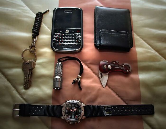 Things That People Carry. Part 3 (60 pics)