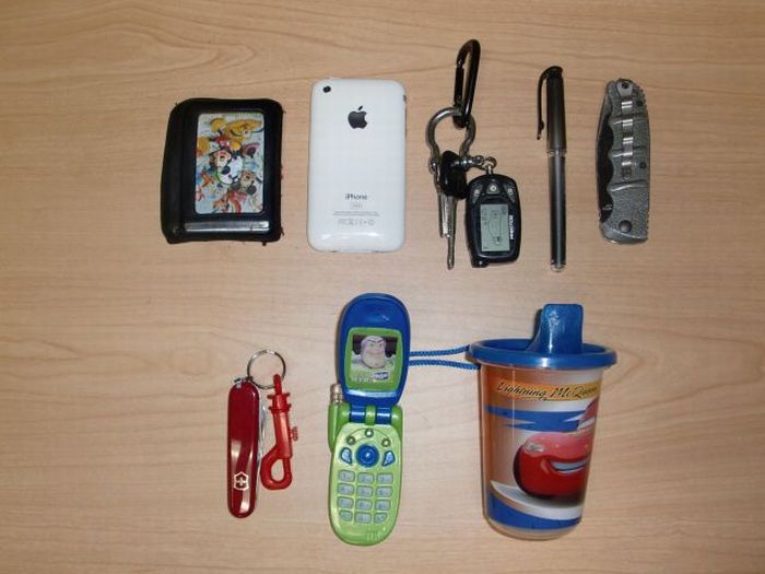 Things That People Carry. Part 3 (60 pics)