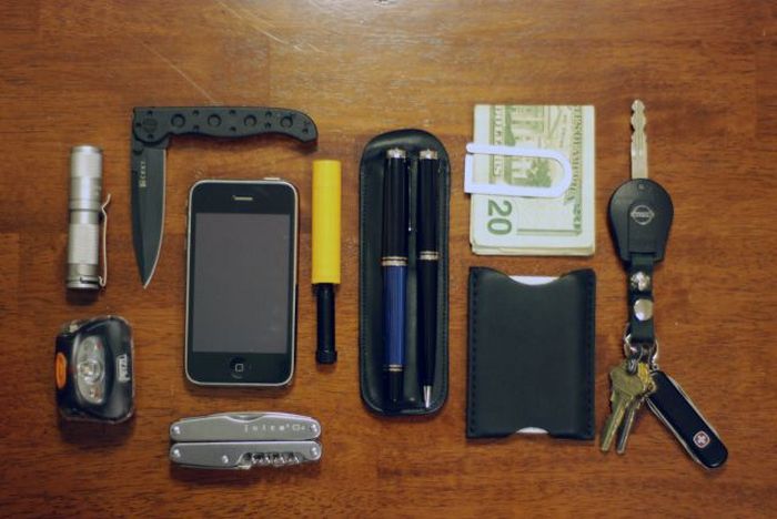 Things That People Carry. Part 3 (60 pics)