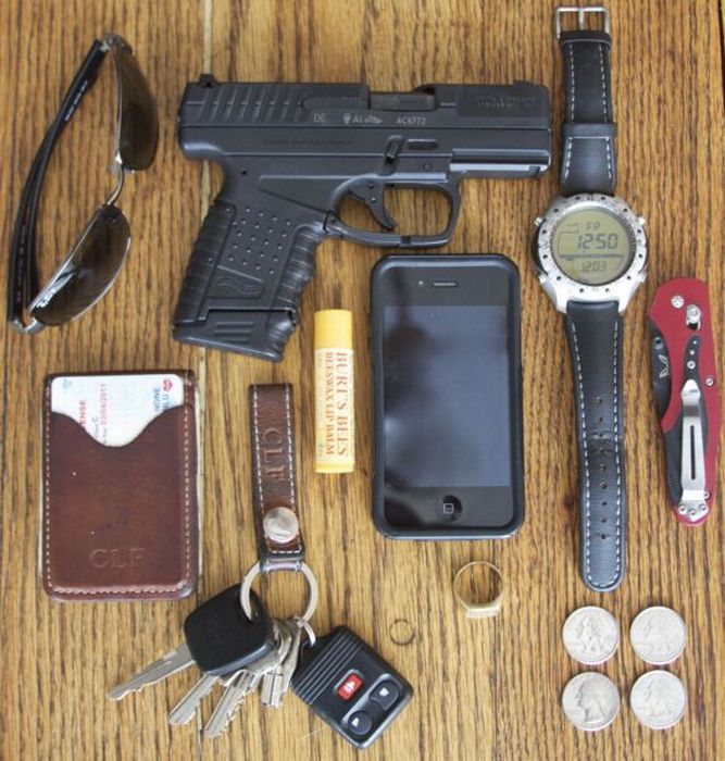 Things That People Carry. Part 3 (60 pics)