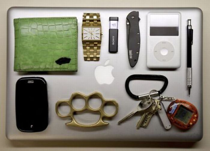 Things That People Carry. Part 3 (60 pics)