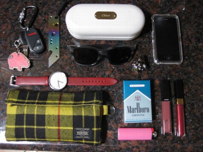 Things That People Carry. Part 3 (60 pics)