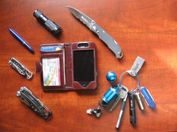 Things That People Carry. Part 3 (60 pics)