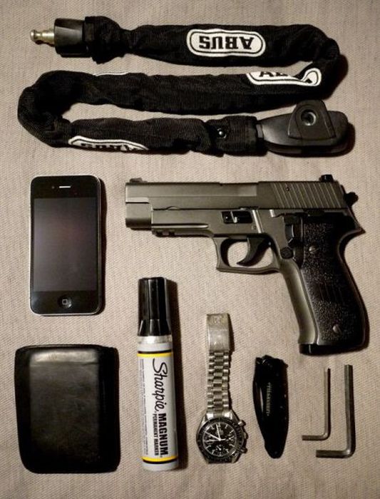 Things That People Carry. Part 3 (60 pics)