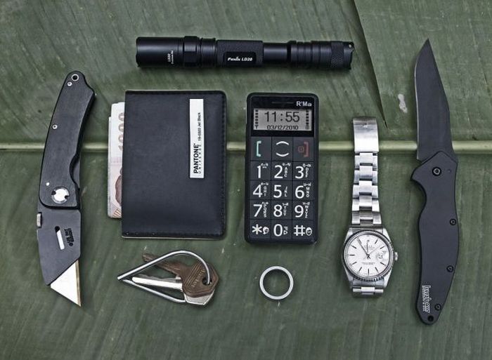 Things That People Carry. Part 3 (60 pics)