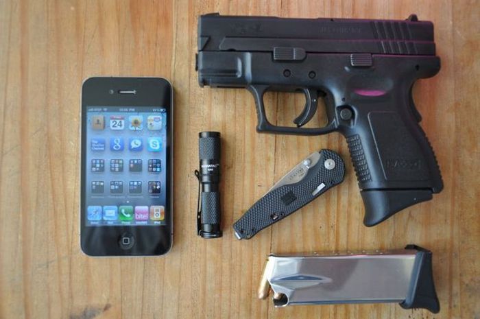 Things That People Carry. Part 3 (60 pics)