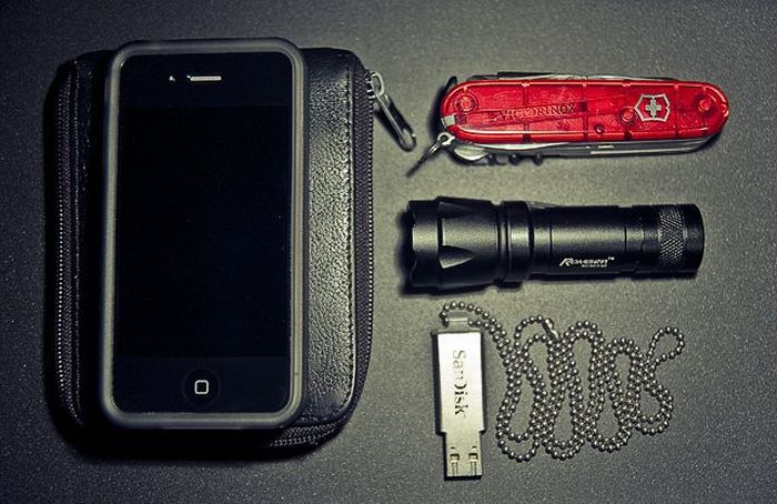 Things That People Carry. Part 3 (60 pics)