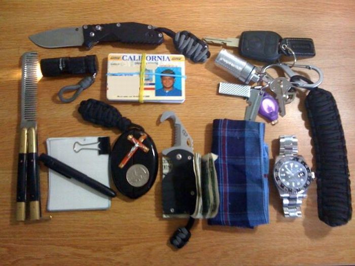 Things That People Carry. Part 3 (60 pics)