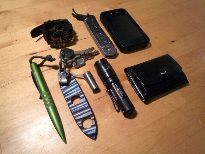 Things That People Carry. Part 3 (60 pics)