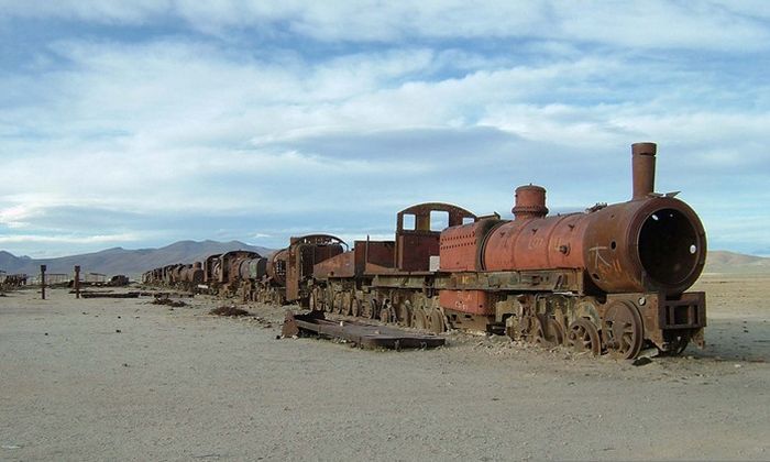 Train Graveyard in Bolivia (8 pics)