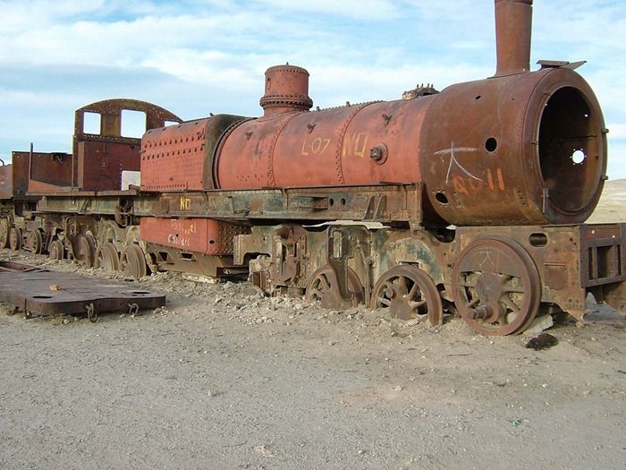 Train Graveyard in Bolivia (8 pics)