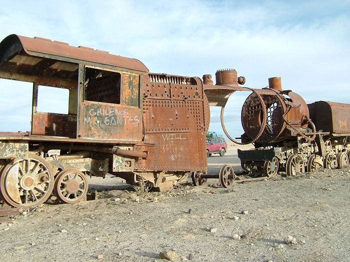 Train Graveyard in Bolivia (8 pics)
