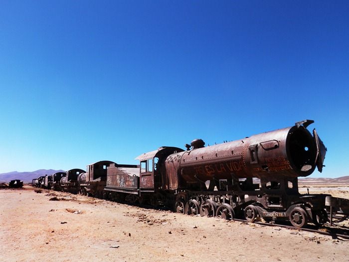 Train Graveyard in Bolivia (8 pics)