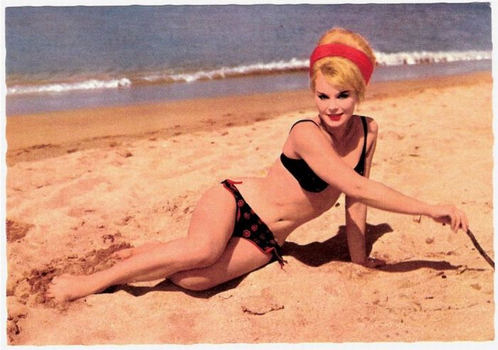 Vintage Pin-Up Post Cards of American and European Film Stars (97 pics)