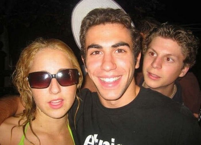 Celebrity Photobombs. Part 2 (24 pics) Celebrity Photobombs. Part 2 (24 pics)