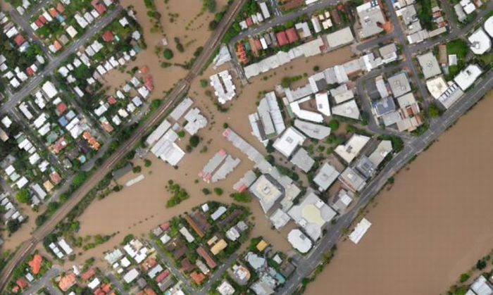 The Devastation Caused By The Brisbane Floods: Before And After (40 Pics)