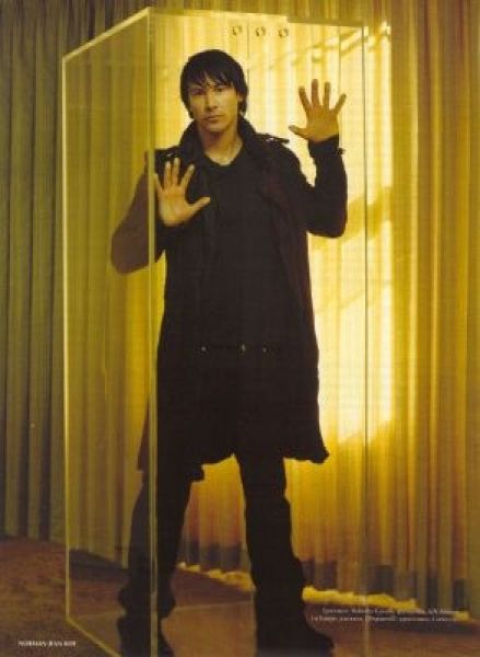 Some Awkward Pictures of Keanu Reeves (17 pics)