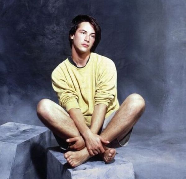 Some Awkward Pictures of Keanu Reeves (17 pics)