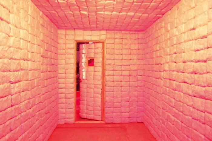 Room Lined with 1,600 Cones of Cotton Candy (7 pics)