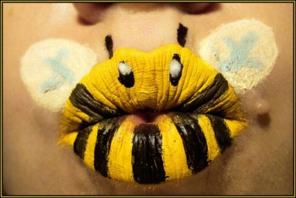 Bodyart on Lips (7 pics)