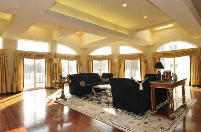 50 Cent Sells His House (15 pics)