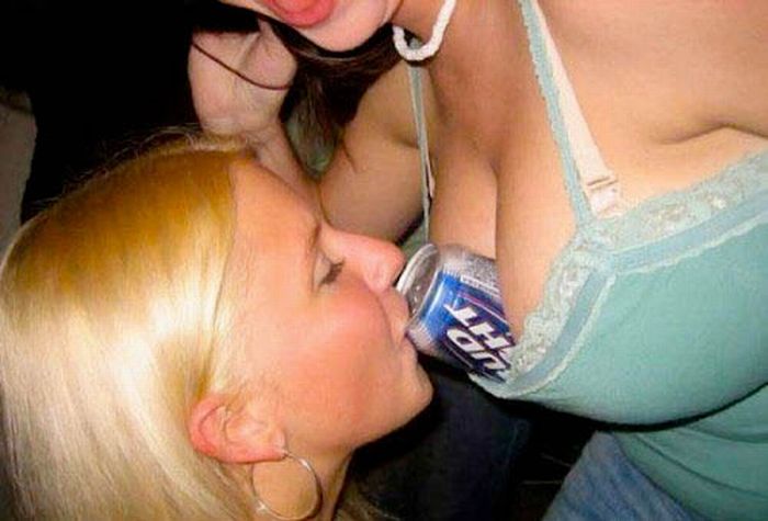 Cuties Serving Cleavage Cocktails (27 pics)