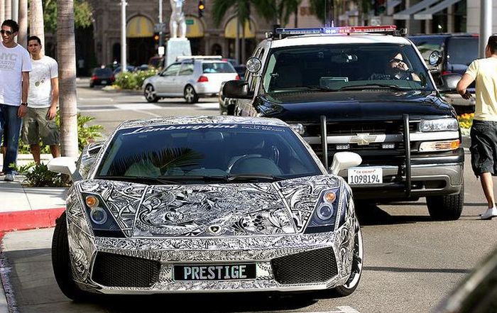 Cop Stops Lamborghini Prestige (16 pics)