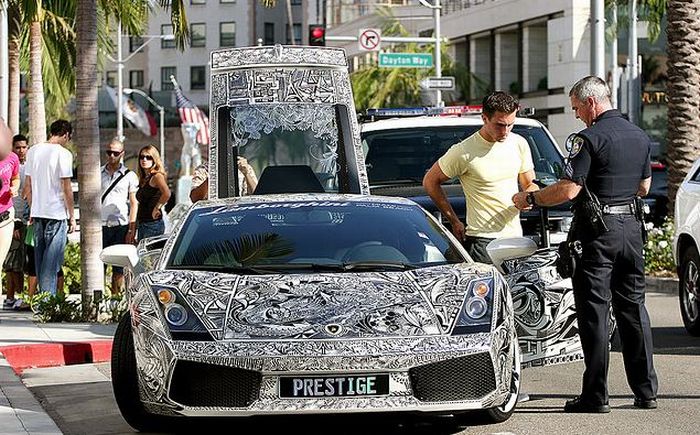 Cop Stops Lamborghini Prestige (16 pics)