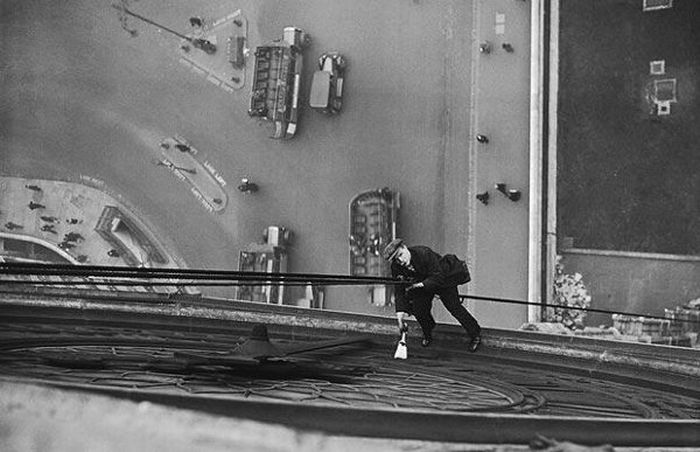 The World’s Most Fearless Cleaners (17 pics)