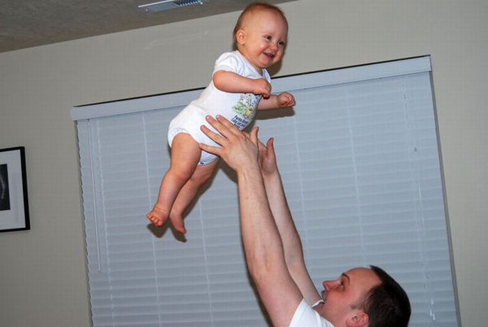 People Tossing Babies (63 pics)