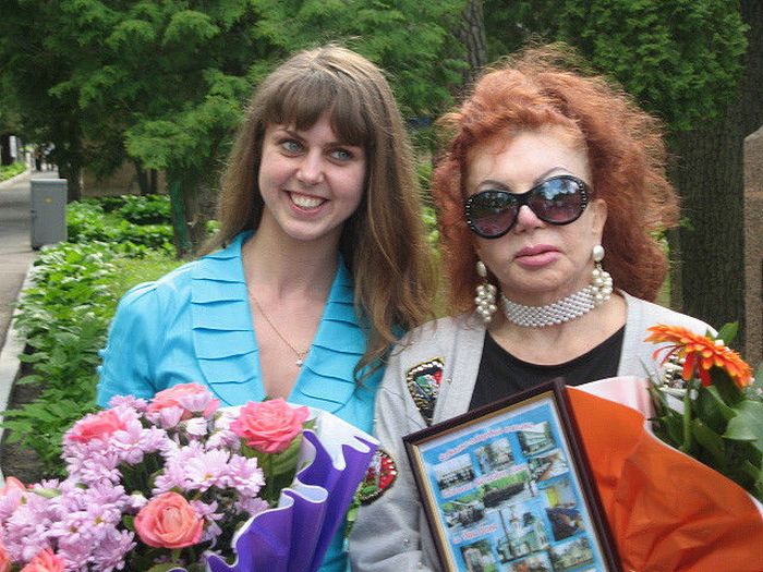 Stallone's mom, Jackie, after Zillions of Plastic Ops (29 pics)