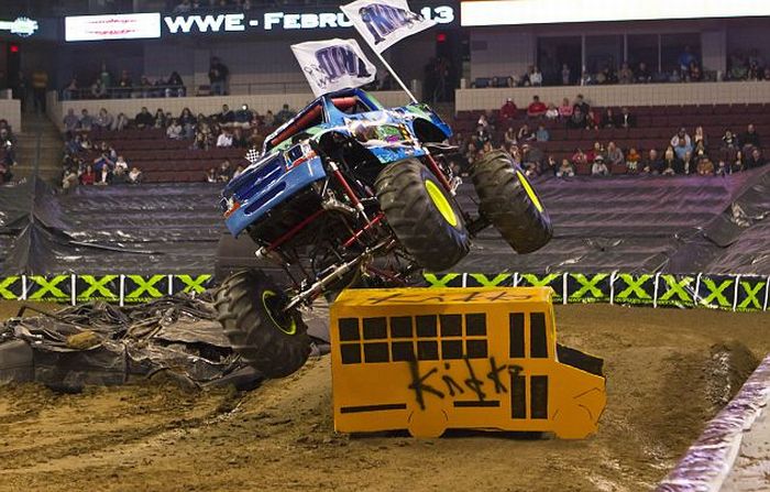 7-Year Old Monster Truck Driver (4 pics)