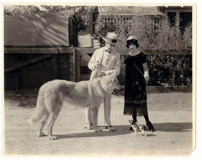 Retro Photos of People with Dogs (21 pics)