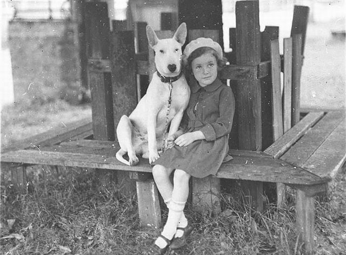 Retro Photos of People with Dogs (21 pics)