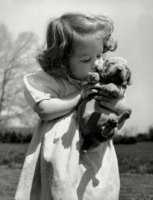 Retro Photos of People with Dogs (21 pics)