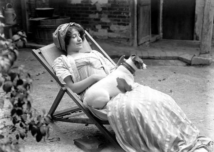Retro Photos of People with Dogs (21 pics)