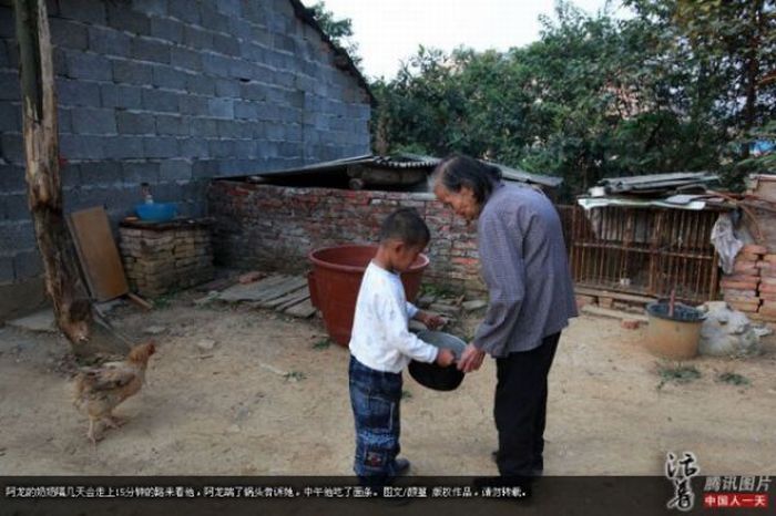 A Six-year-old Chinese Outcast (15 pics)