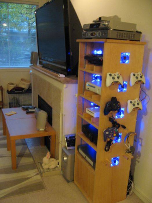 Cabinet for a Gaming Geek (9 pics)