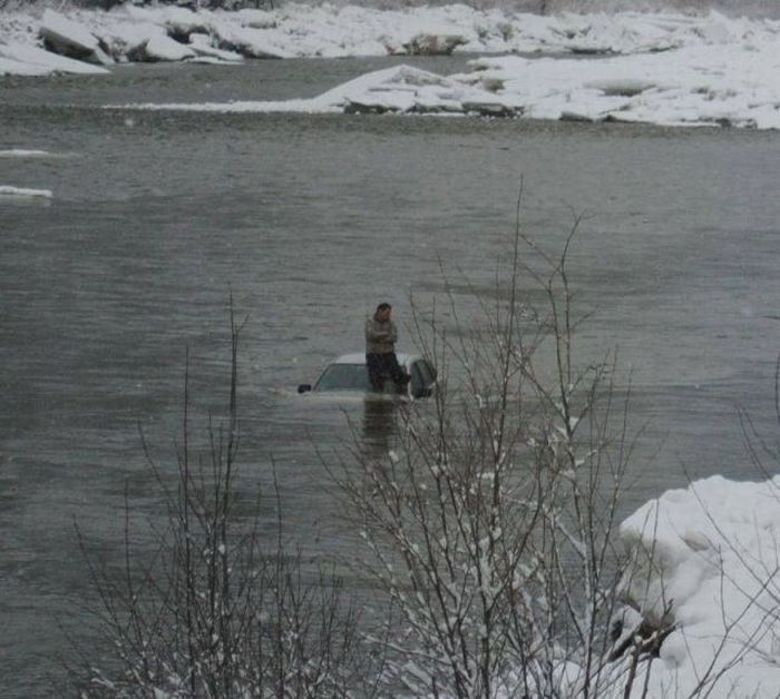 Saving a Man from the Middle of the Lake (7 pics)