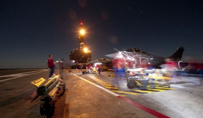 Soldiers at Night (21 pics)