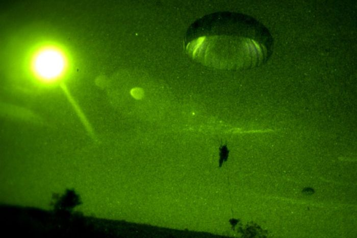 Soldiers at Night (21 pics)
