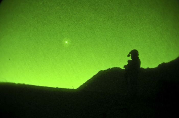 Soldiers at Night (21 pics)
