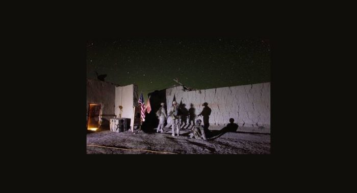 Soldiers at Night (21 pics)