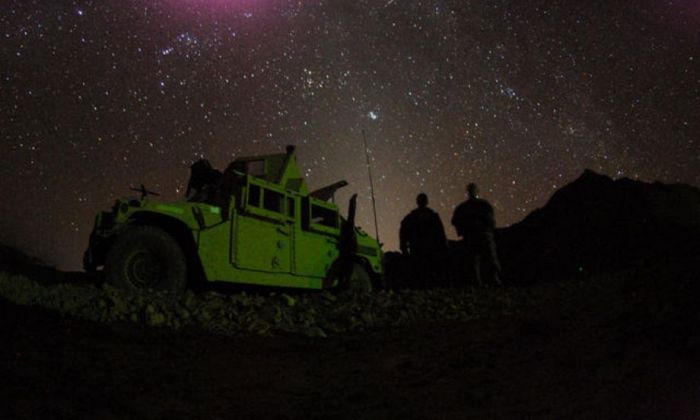 Soldiers at Night (21 pics)
