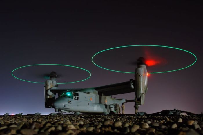 Soldiers at Night (21 pics)