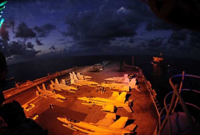 Soldiers at Night (21 pics)