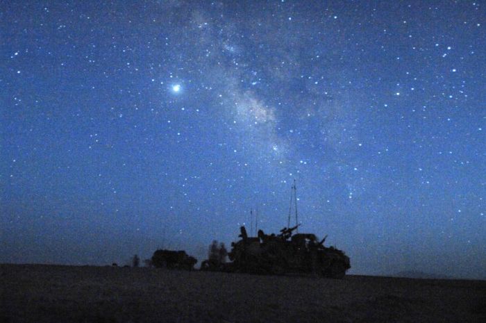 Soldiers at Night (21 pics)
