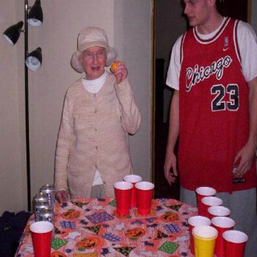 Grandmas Playing Beer Pong (22 pics)